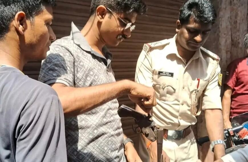 हाई अलर्ट में भी दहली बिहारशरीफ: दिनदहाड़े ज्वेलर्स स्टाफ से लूट की कोशिश, हथियार छोड़ भागे बदमाश