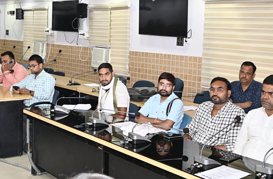 गैस संकट पर प्रशासन का बड़ा खुलासा: बाँटे 83 हजार सिलेंडर, कालाबाजारियों पर कसा शिकंजा