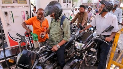 पेट्रोल पर ‘प्रीमियम झटका’:160 रुपये&hellip;