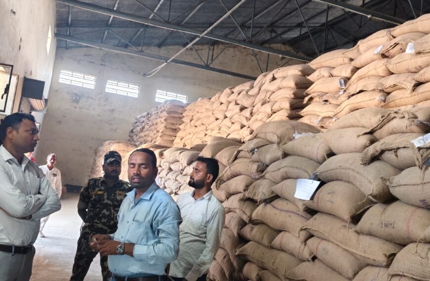 गोदाम में ‘गड़बड़ी’ की आशंका, एसडीओ के औचक निरीक्षण से मचा हड़कंप