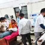 तेज रफ्तार का कहर: अज्ञात वाहन की टक्कर से दो युवक गंभीर रूप से घायल, सड़क पर मचा हड़कंप