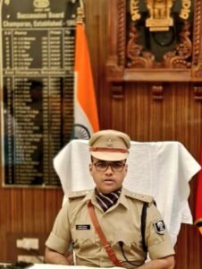 पूर्वी चंपारण में मदरसे से पिस्तौल और जिंदा&hellip;