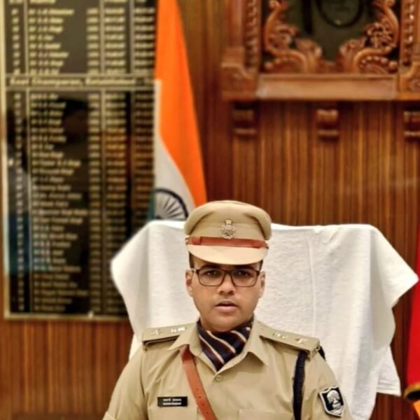 पूर्वी चंपारण में मदरसे से पिस्तौल और जिंदा&hellip;