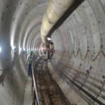 दौड़ती ट्रेनों के तले बन रही मेट्रो सुरंग, इंजीनियरिंग का चमत्कार देख दंग रह जाएंगे आप