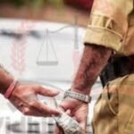 कैमरे में कैद रिश्वत का खेल: 5 हजार लेते पकड़े गए पुलिस अफसर, वायरल वीडियो से मचा हड़कंप