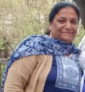 बज़्मे मोहब्त को सजाने निकले