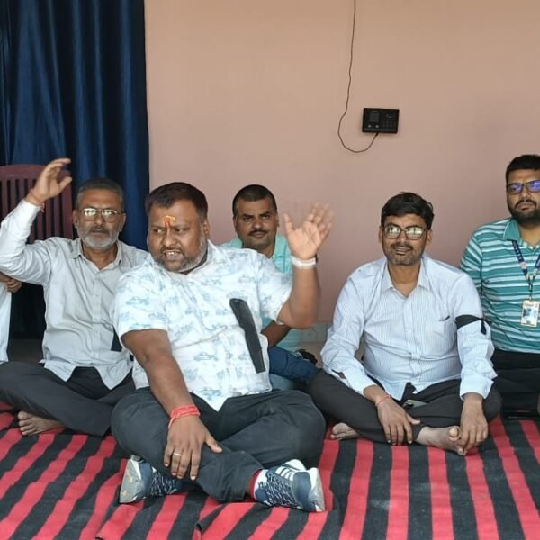 काली पट्टी में गूंजा गुस्सा: डीबीकेएन कॉलेज में…