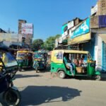 जाम का जाल, हादसे का खतरा, सिंघिया बाजार चौराहा बना अवैध पार्किंग का अड्डा