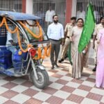 कुपोषण पर निर्णायक वार: बक्सर में पोषण पखवाड़ा का आगाज़, डीएम ने हरी झंडी दिखाकर रवाना किया पोषण रथ