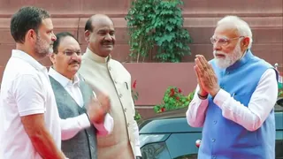 संसद परिसर में मोदी-राहुल की…