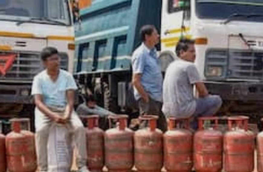 गैस की कमी की अफवाह पर…