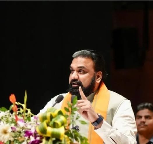 छोटे भाई से सत्ता के सरताज तक: बिहार में पहली बार BJP का CM, सम्राट चौधरी के सिर सजा ताज