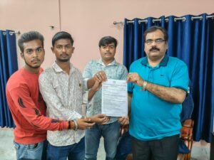 मांगें नहीं मानीं तो होगा आंदोलन, कॉलेज में&hellip;