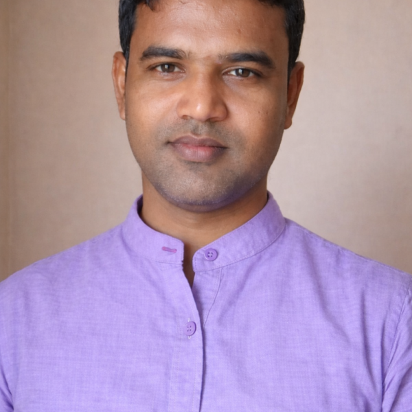 हाथों में जान लेकर