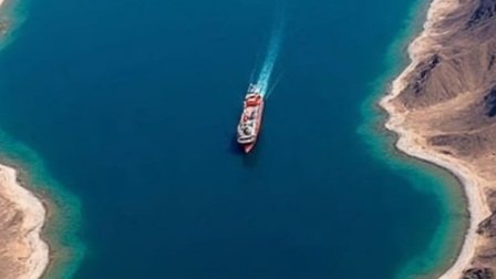 होर्मुज में कम नहीं हो रहा तनाव: ईरानी गार्ड ने रोका भारतीय जहाज, ‘तुरंत लौटो’ का अल्टीमेटम