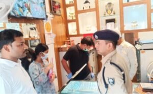 राजधानी में दिनदहाड़े सोना लूट : पिस्टल के&hellip;