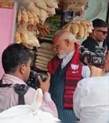 रैली के बाद ‘झालमुड़ी स्टॉल’: पीएम मोदी का काफिला अचानक रुका, बिहार के दुकानदार संग दिखा मानवीय अंदाज