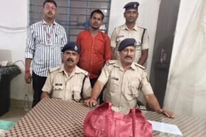 समस्तीपुर रेलवे स्टेशन पर महिला यात्री से पर्स&hellip;