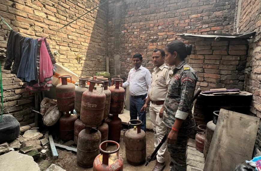 समस्तीपुर में गैस एजेंसी के ठिकाने से भारी मात्रा में सिलेंडर बरामद, प्रशासन का कड़ा रुख