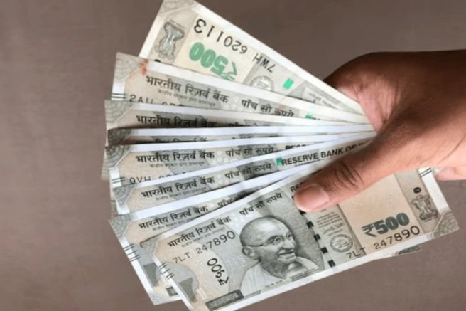 सरकारी कर्मचारियों पर पैसों की बारिश: DA बढ़ा, एरियर का डबल धमाका, लाखों कर्मचारियों की जेब होगी भारी