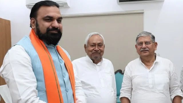 बिहार की सियासत में बड़ी हलचल: फ्लोर टेस्ट के बाद सम्राट-नीतीश की मुलाकात, कैबिनेट विस्तार की अटकलें तेज