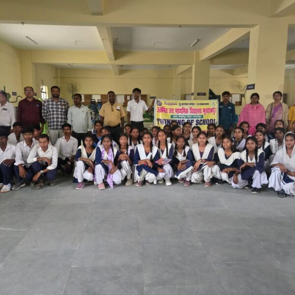 गांव की बेटियों की नई उड़ान, इंजीनियरिंग–मेडिकल कॉलेज…