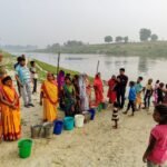 बिजली गुल, पानी ठप: समस्तीपुर में गर्मी से पहले ही हाहाकार, नदी के सहारे जीने को मजबूर लोग