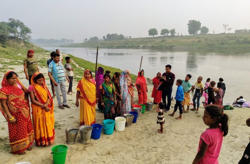 बिजली गुल, पानी ठप: समस्तीपुर में गर्मी से पहले ही हाहाकार, नदी के सहारे जीने को मजबूर लोग