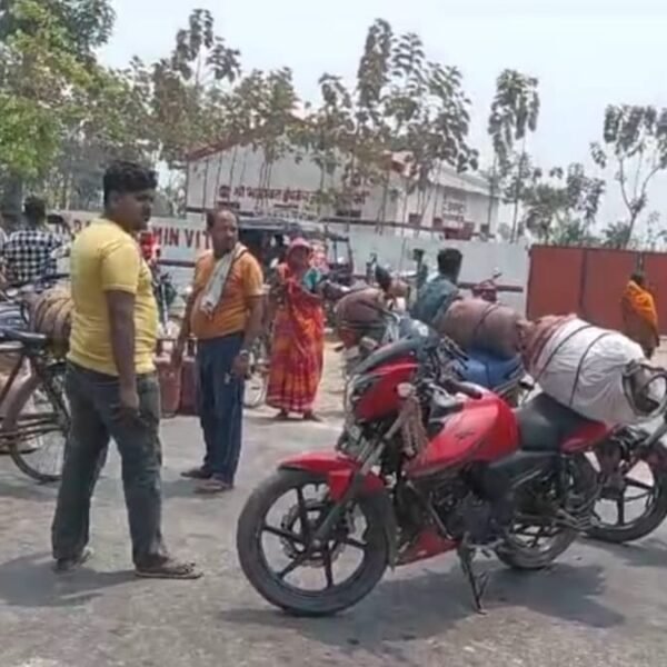 गैस के लिए तड़पते लोग: भीषण गर्मी में…