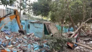 गंगा किनारे बुलडोजर का बड़ा एक्शन: 35 पक्के&hellip;