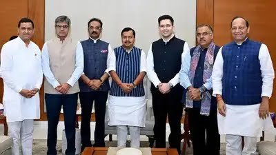 आप में भूचाल: 7 बागी…