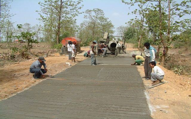 गांवों की सड़कों पर सेफ्टी का बड़ा अभियान: हजारों संकेतक लगे, हादसों पर लगेगा ब्रेक