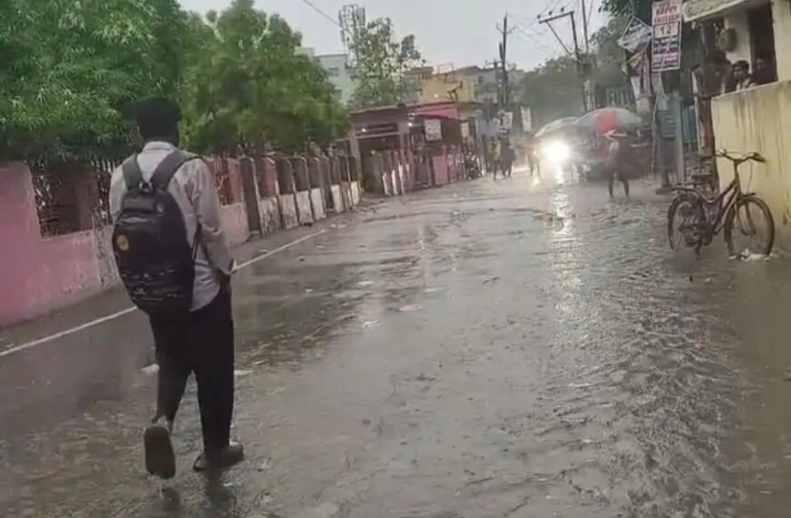 झमाझम बारिश से मिली राहत: लेकिन खुल गई नगर निगम की पोल, बिहारशरीफ की सड़कों पर घुटनों तक पानी