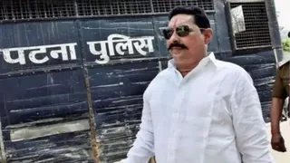 हथियार लहराने के चर्चित मामले में बड़ा एक्शन: अनंत सिंह केस की जांच अब सीआईडी करेगी, गोपालगंज पुलिस से छिना मामला