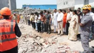 साकेत के पास मौत का मलबा: इमारत ढहने&hellip;
