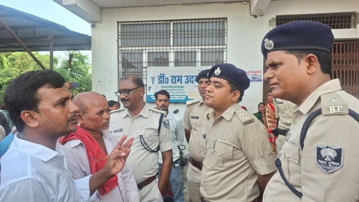 प्रसव के दौरान ऑपरेशन के बाद मां की मौत: अस्पताल में फूटा गुस्सा, परिजनों का हंगामा, तोड़फोड़ से मचा बवाल