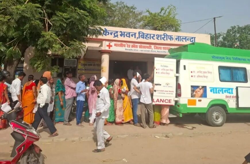 निःशुल्क हेल्थ कैंप में उमड़ी भीड़, विशेषज्ञ डॉक्टरों ने दी स्वास्थ्य की सौगात