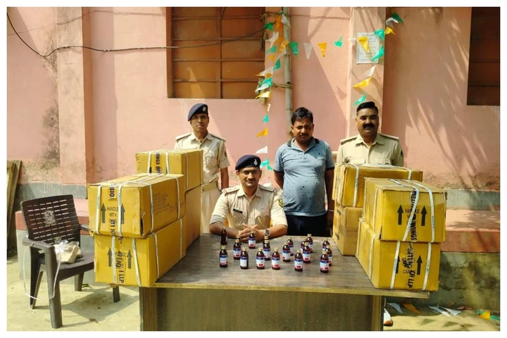 कोरेक्स का काला खेल बेनकाब: 960 बोतल के साथ तस्कर गिरफ्तार, पुलिस की कार्रवाई से मचा हड़कंप