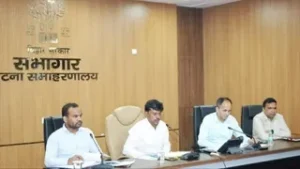 लापरवाह अफसरों पर डीएम का कहर: 126 मामलों&hellip;