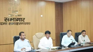 लापरवाह अफसरों पर डीएम का कहर: 126 मामलों में 3.47 लाख का जुर्माना, 25 पर कार्रवाई की सिफारिश