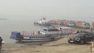 गंगा पर थमी जिंदगी: मनिहारी–साहिबगंज फेरी सेवा बंद होने से बिहार-झारखंड का संपर्क टूटा, व्यापारियों में मचा हाहाकार