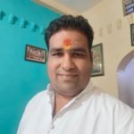 उनकी निगाहों से खौफ़ आता है