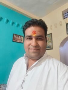 उनकी निगाहों से खौफ़ आता है