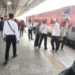 बख्तियारपुर स्टेशन पर चला रेलवे का ऑपरेशन टिकट: बिना टिकट यात्रियों में मचा हड़कंप, लाखों का जुर्माना वसूला