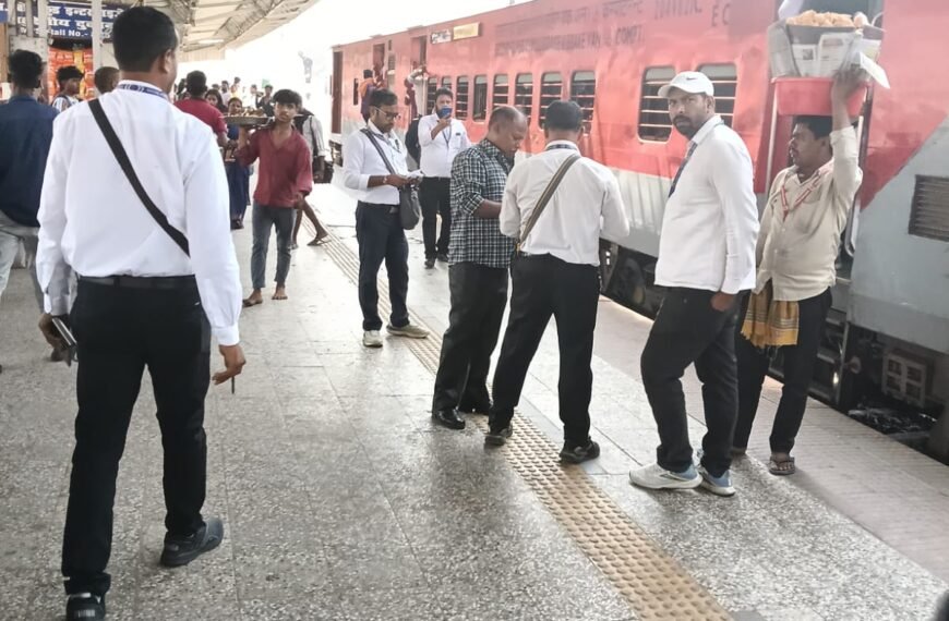 बख्तियारपुर स्टेशन पर चला रेलवे का ऑपरेशन टिकट: बिना टिकट यात्रियों में मचा हड़कंप, लाखों का जुर्माना वसूला