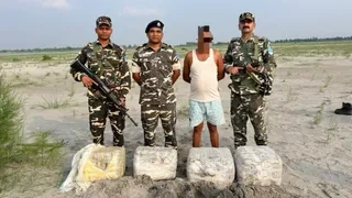 सीमा पर SSB का बड़ा एक्शन: रेत में छिपाकर रखा था 80 किलो गांजा, तस्कर गिरफ्तार
