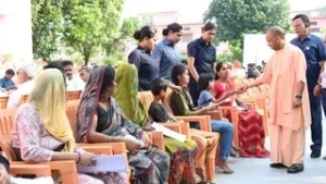 जनता दर्शन में दिखा योगी का सख्त और&hellip;