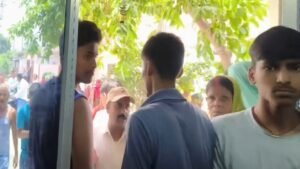 दिनदहाड़े SBI CSP में धावा: हथियारबंद बदमाश 5&hellip;