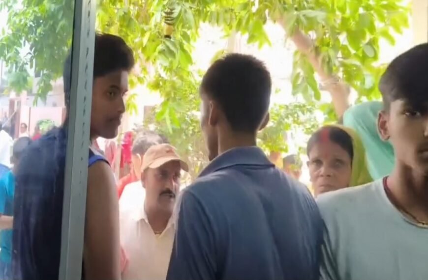 दिनदहाड़े SBI CSP में धावा: हथियारबंद बदमाश 5 लाख लूटकर फरार, इलाके में दहशत
