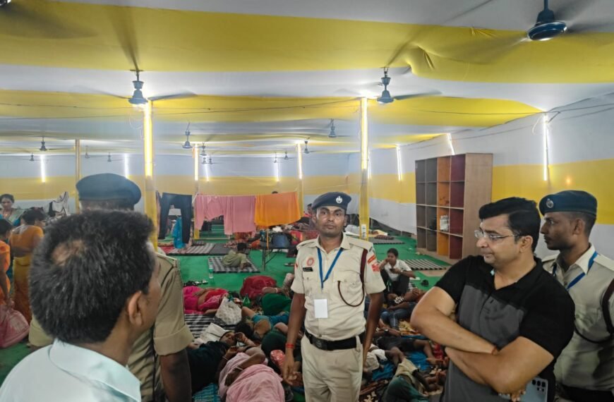 मलमास मेले में श्रद्धालुओं की सुरक्षा पर प्रशासन अलर्ट, देर रात डीएम ने किया आवासन स्थलों निरीक्षण